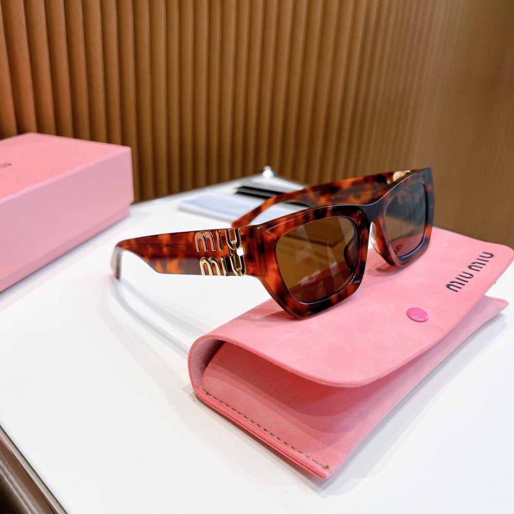 MIU MIU sunglasses