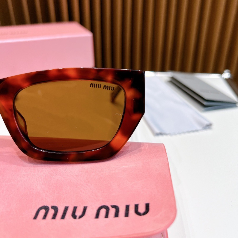 MIU MIU sunglasses