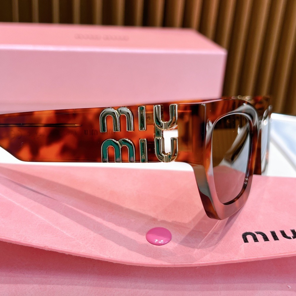 MIU MIU sunglasses