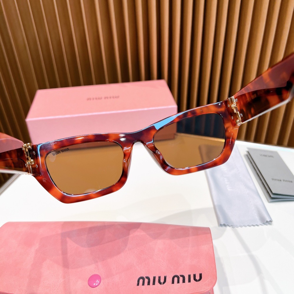 MIU MIU sunglasses