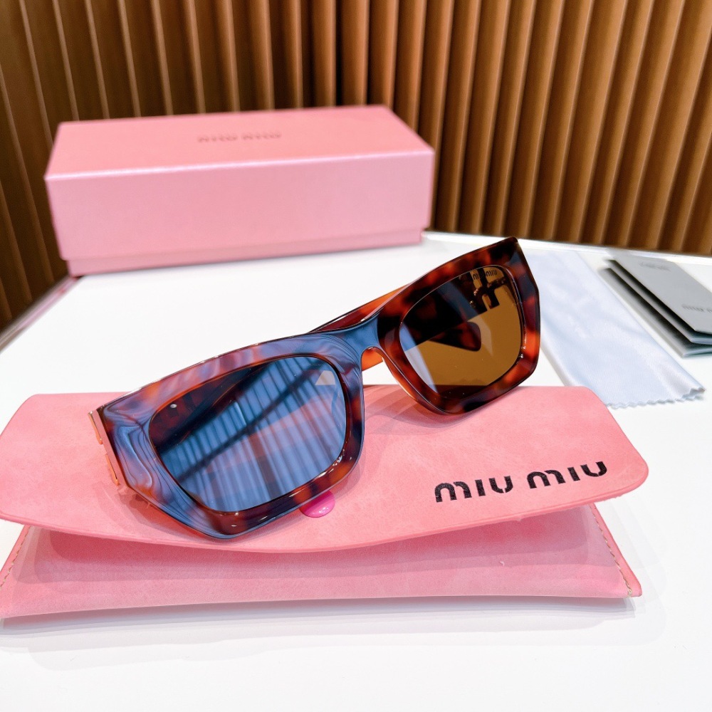 MIU MIU sunglasses