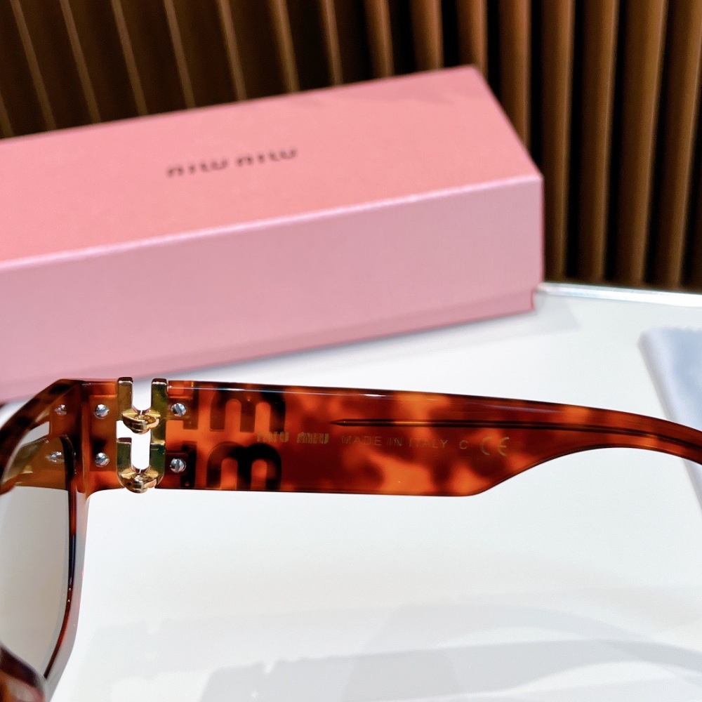 MIU MIU sunglasses