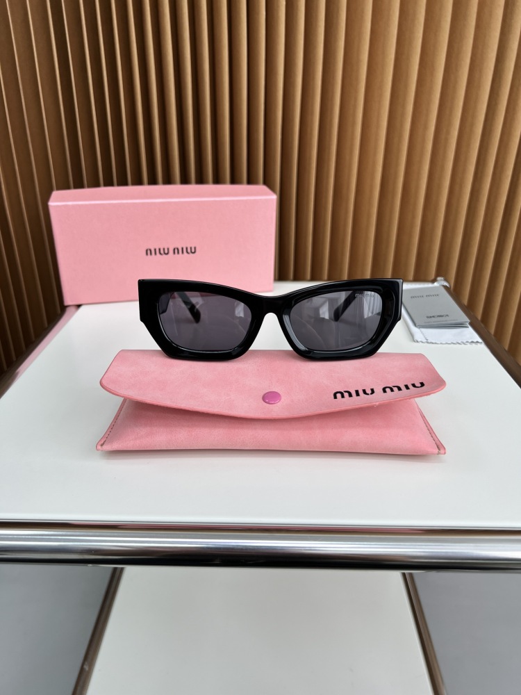 MIU MIU sunglasses