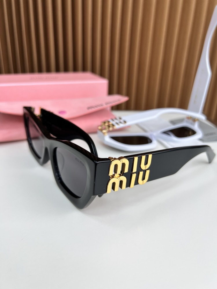 MIU MIU sunglasses