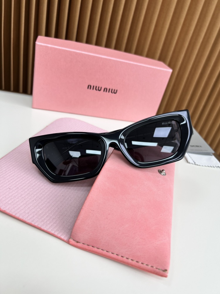MIU MIU sunglasses