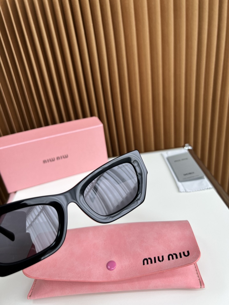 MIU MIU sunglasses