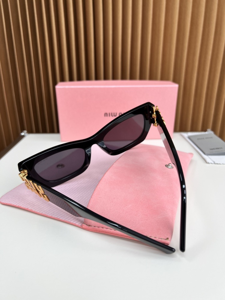 MIU MIU sunglasses