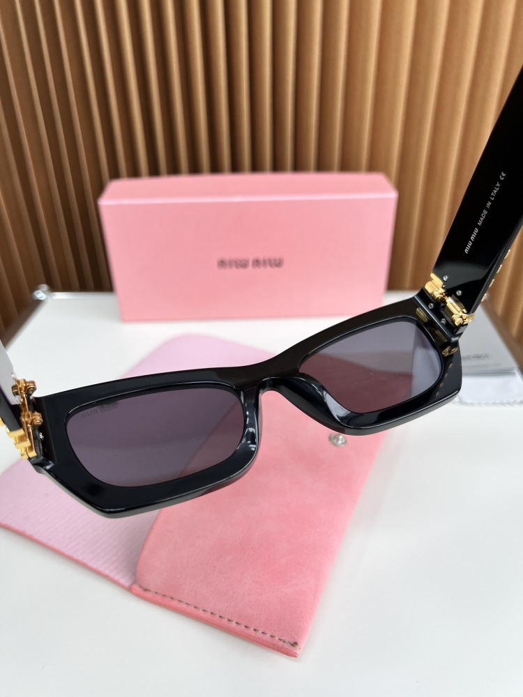 MIU MIU sunglasses