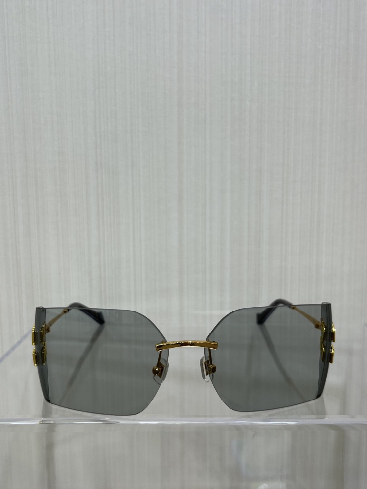 MIU MIU sunglasses