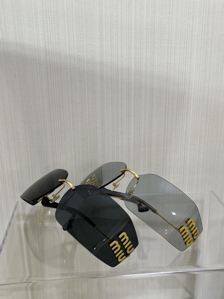 MIU MIU sunglasses