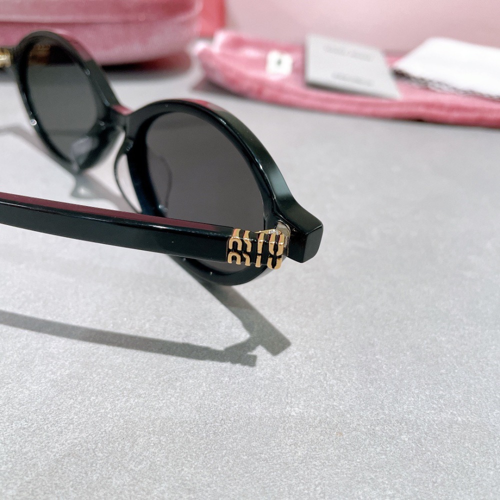 MIU MIU sunglasses