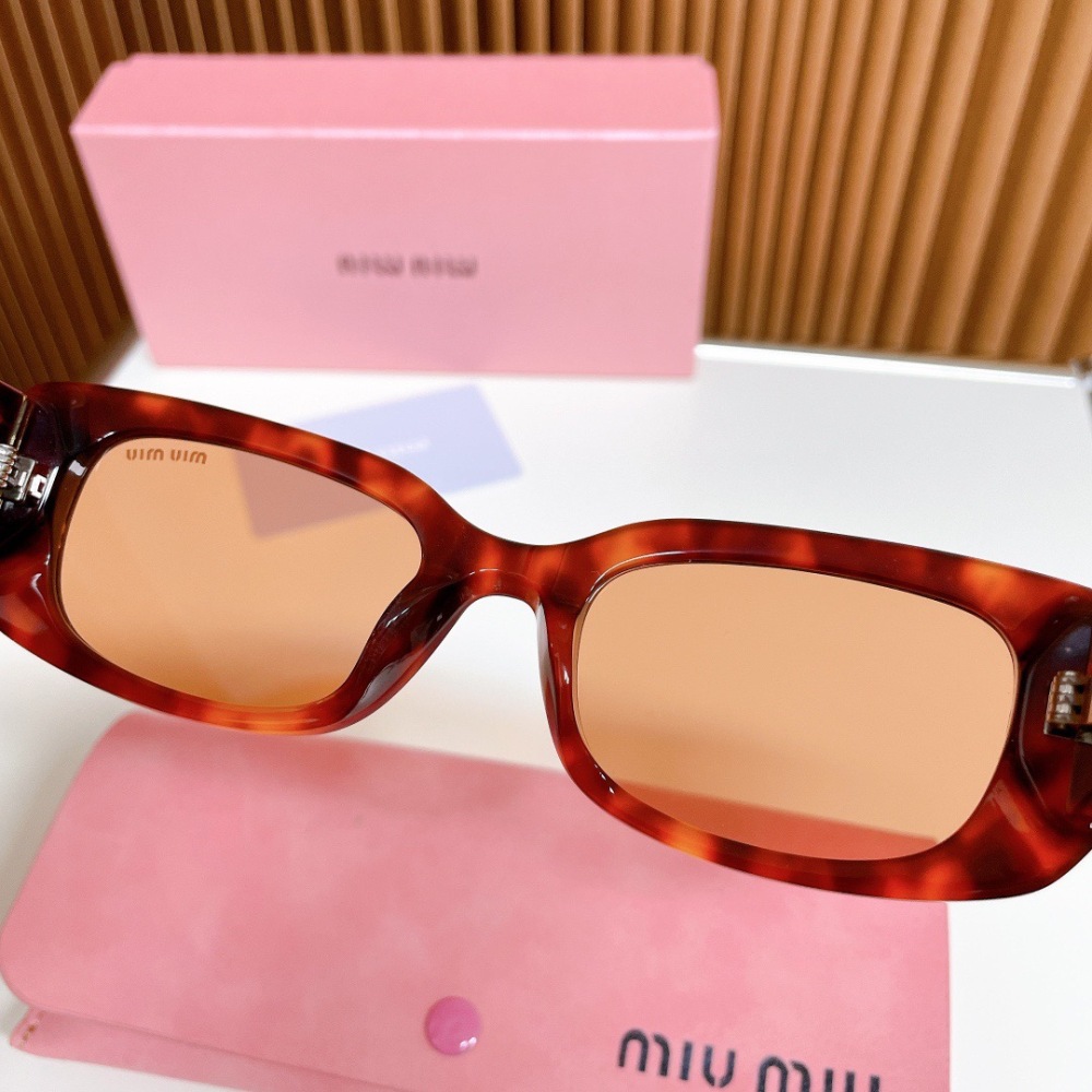 MIU MIU sunglasses