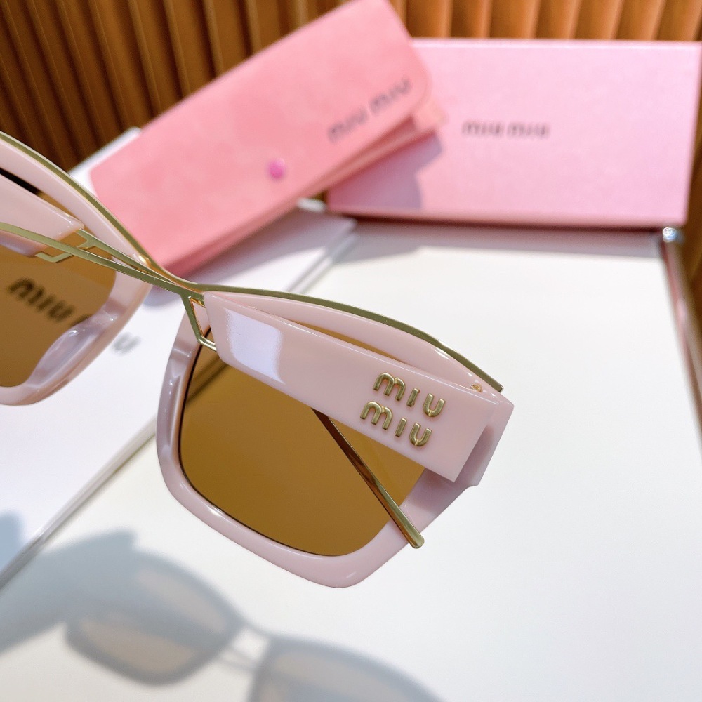 MIU MIU sunglasses