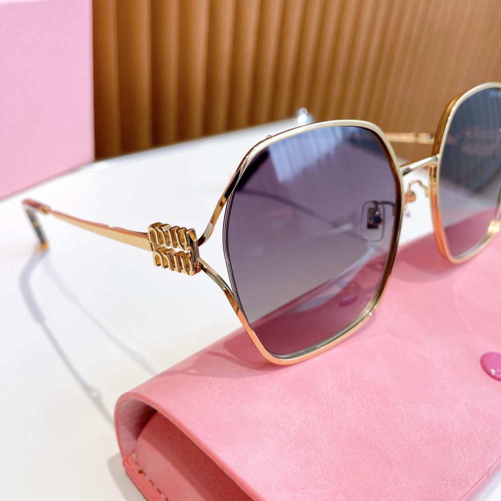 MIU MIU sunglasses