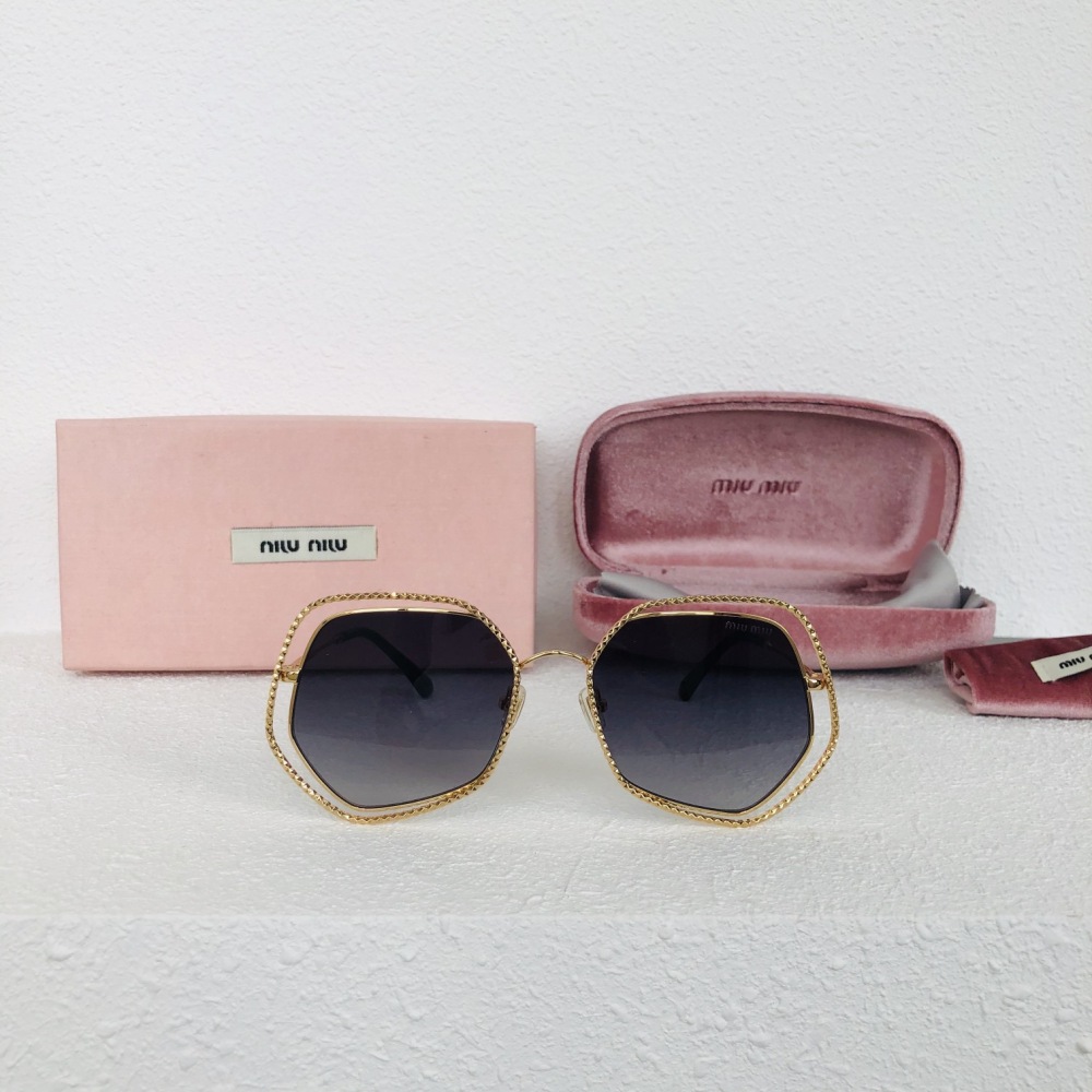 MIU MIU sunglasses