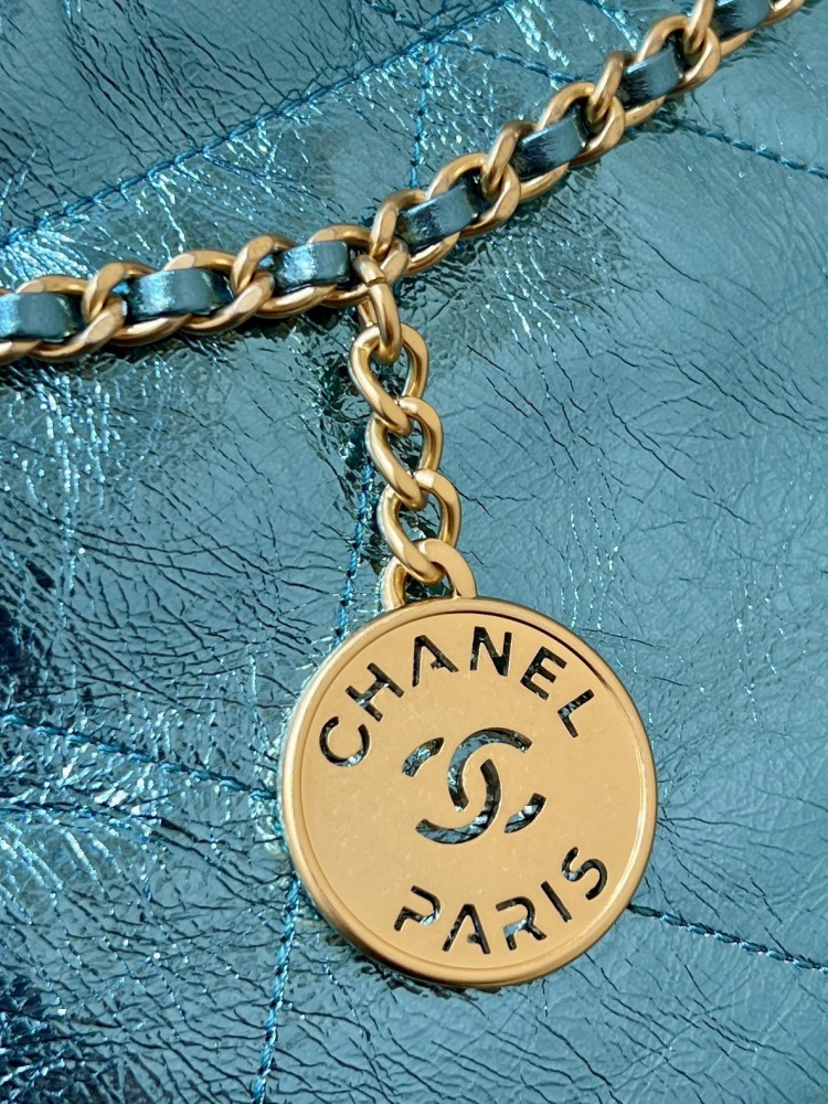 CHANEL 22 MINI HANDBAG