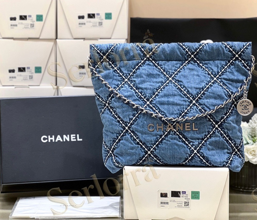 CHANEL MASTER 22 SMALL HANDBAG