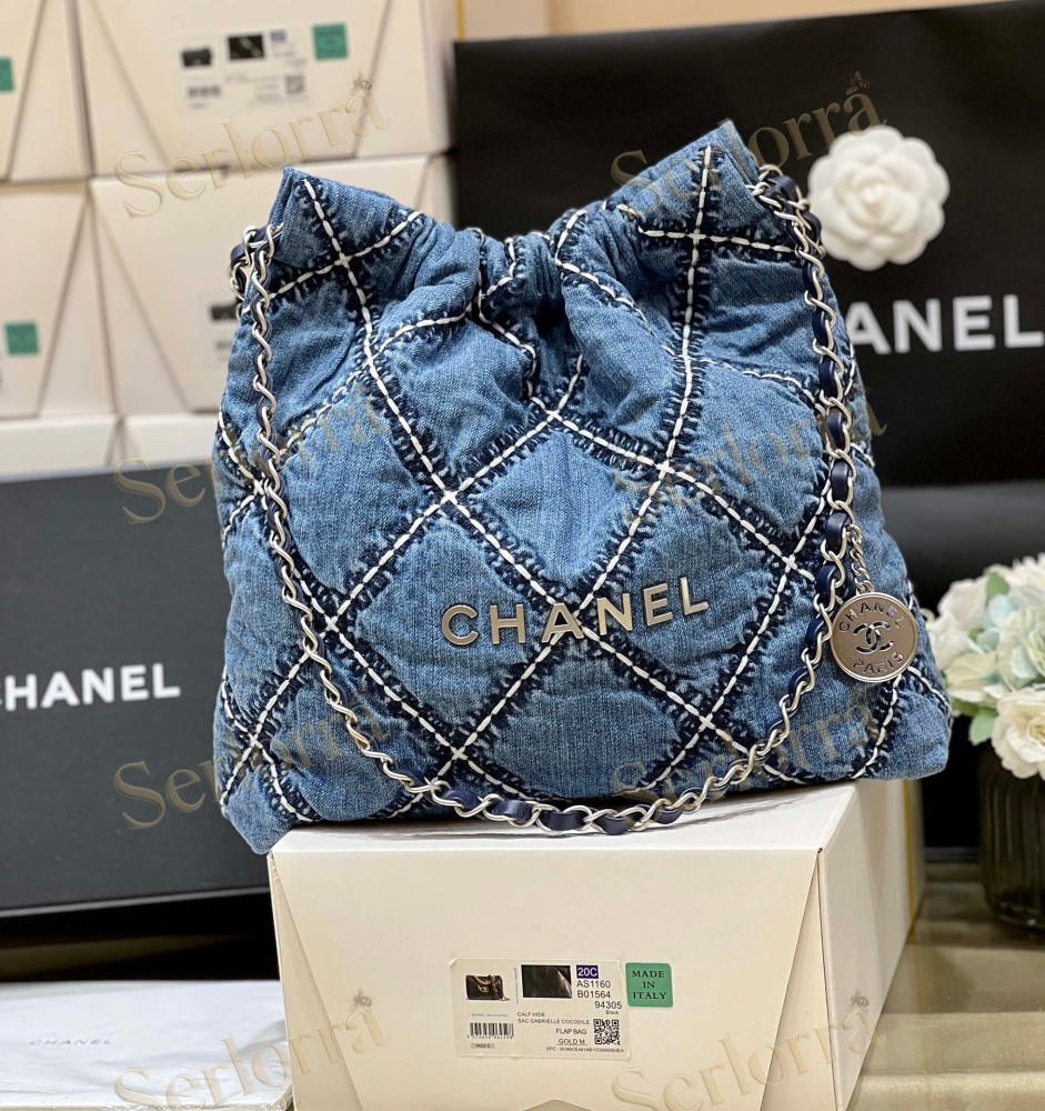 CHANEL MASTER 22 SMALL HANDBAG