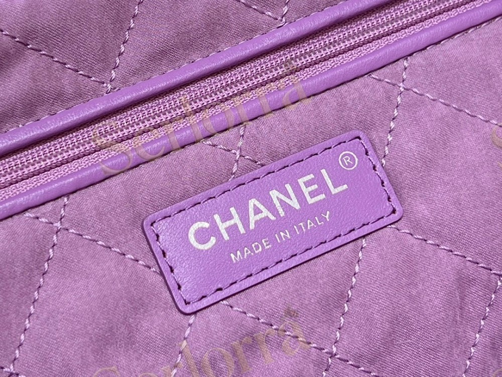 CHANEL MASTER 22 SMALL HANDBAG