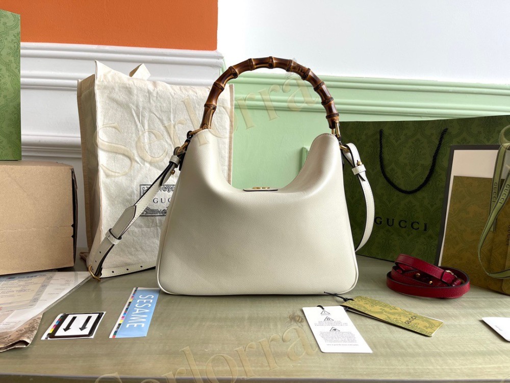 GUCCI DIANA MEDIUM SHOULDER BAG