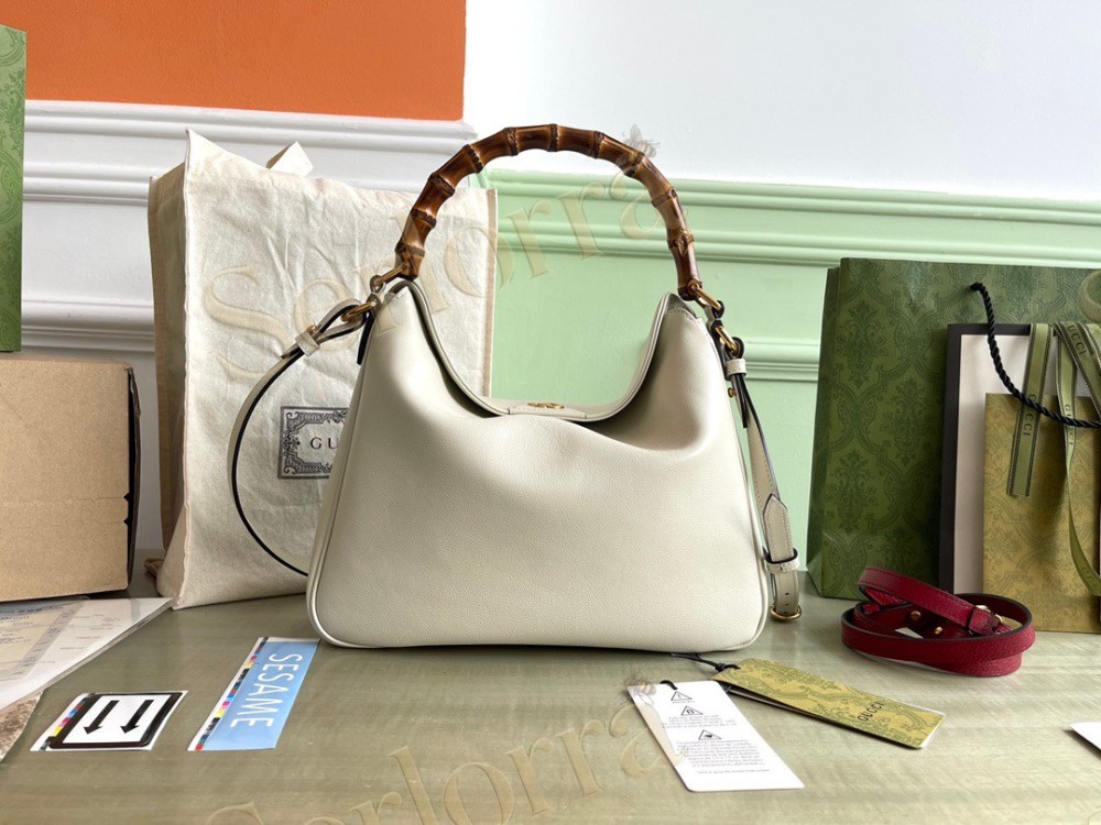 GUCCI DIANA MEDIUM SHOULDER BAG