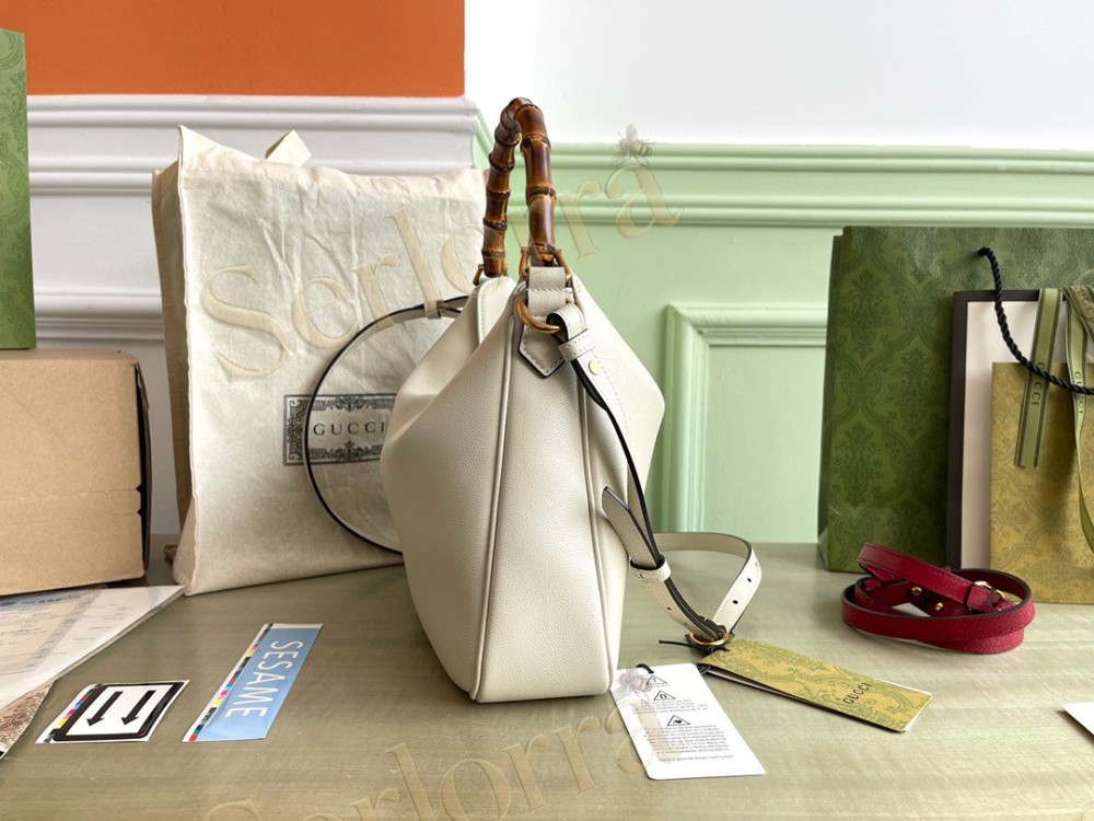 GUCCI DIANA MEDIUM SHOULDER BAG
