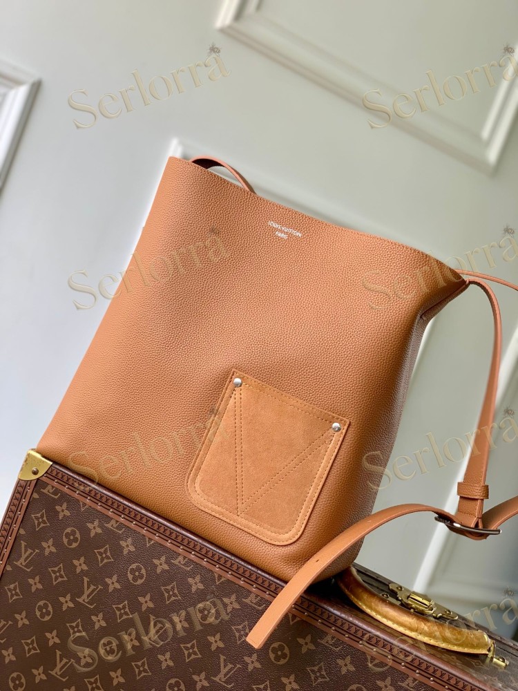 LOUIS VUITTON VERSO HOBO