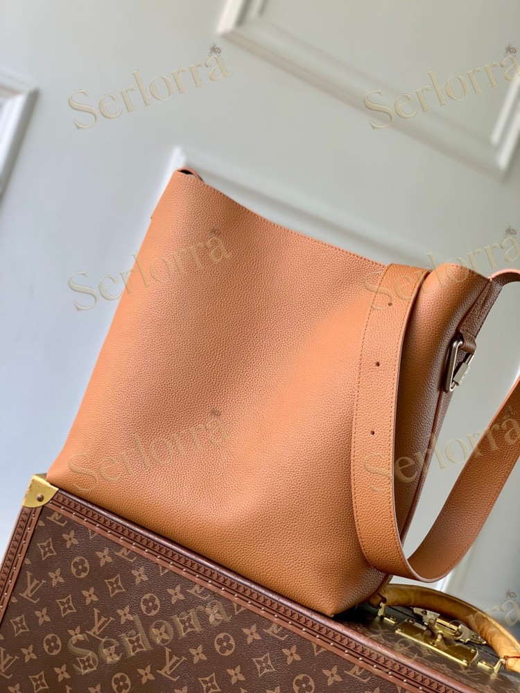 LOUIS VUITTON VERSO HOBO
