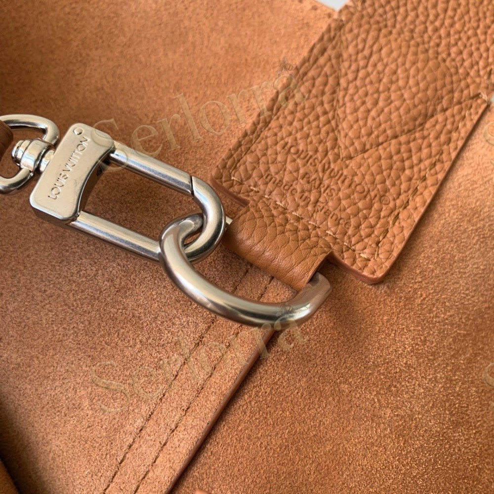 LOUIS VUITTON VERSO HOBO