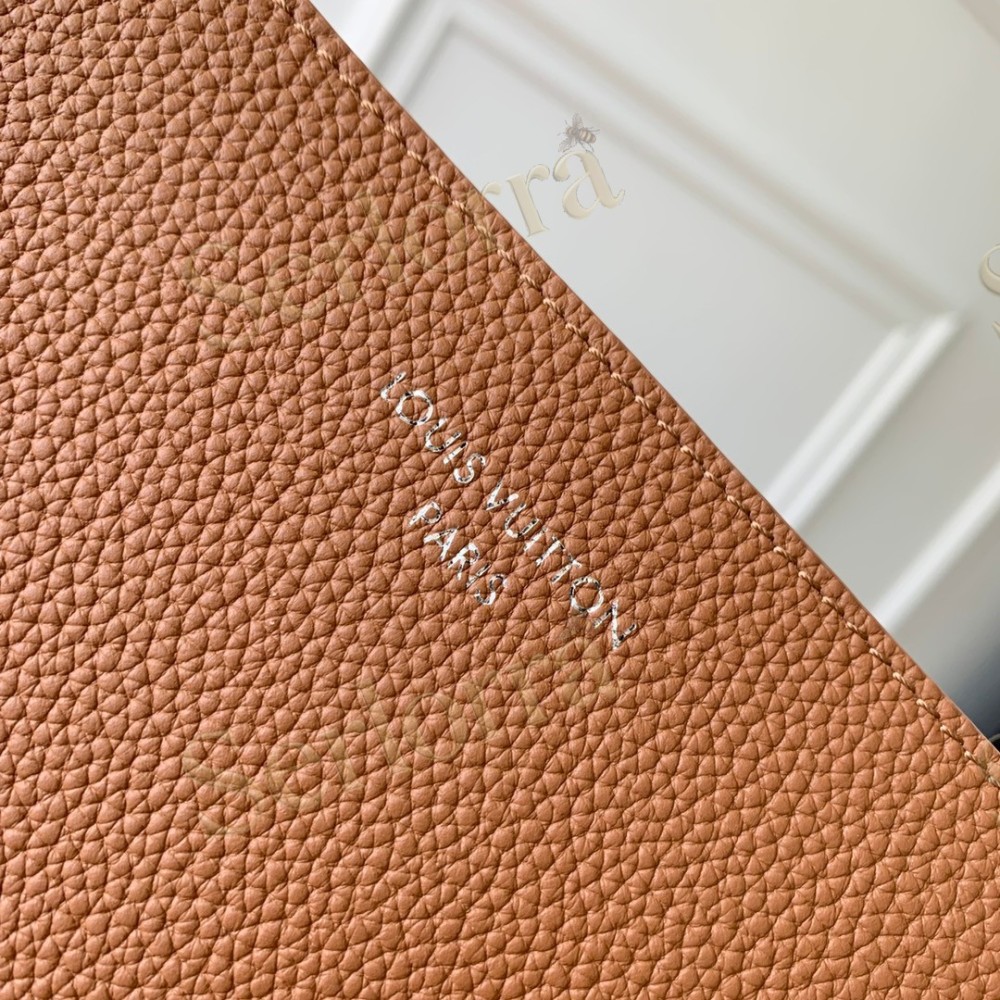 LOUIS VUITTON VERSO HOBO
