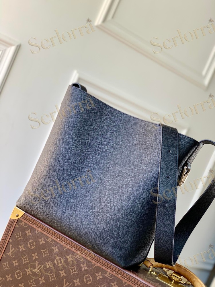 LOUIS VUITTON VERSO HOBO