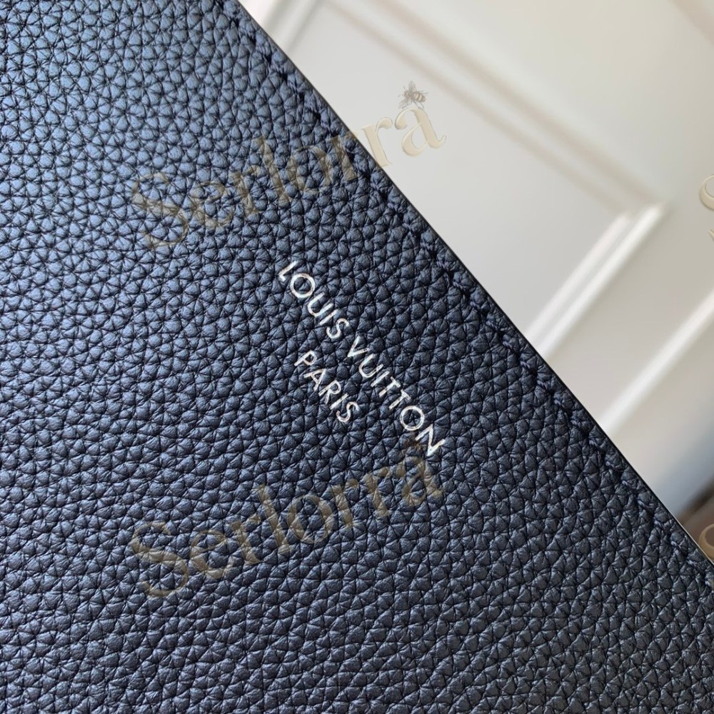 LOUIS VUITTON VERSO HOBO