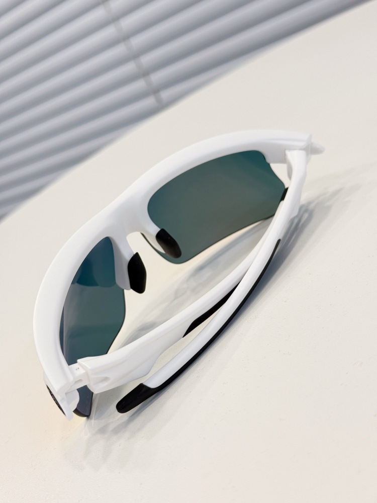OAKLEY SPORTS GLASSES