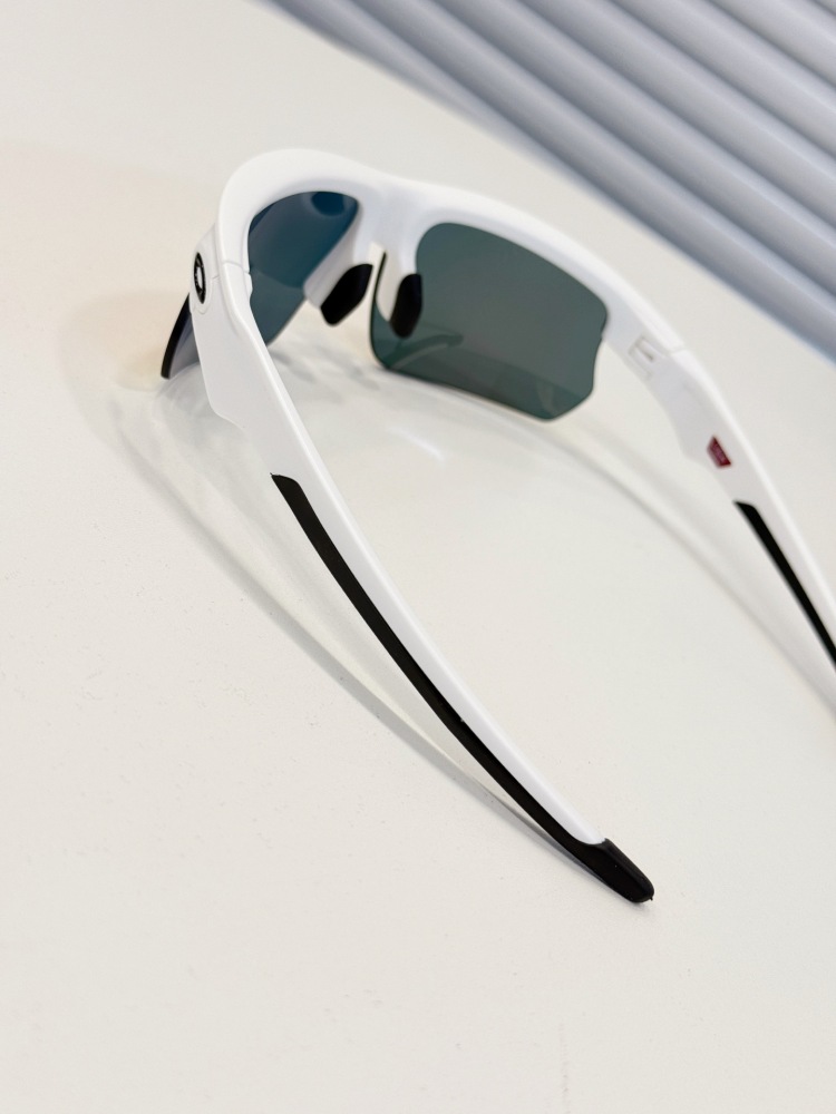 OAKLEY SPORTS GLASSES