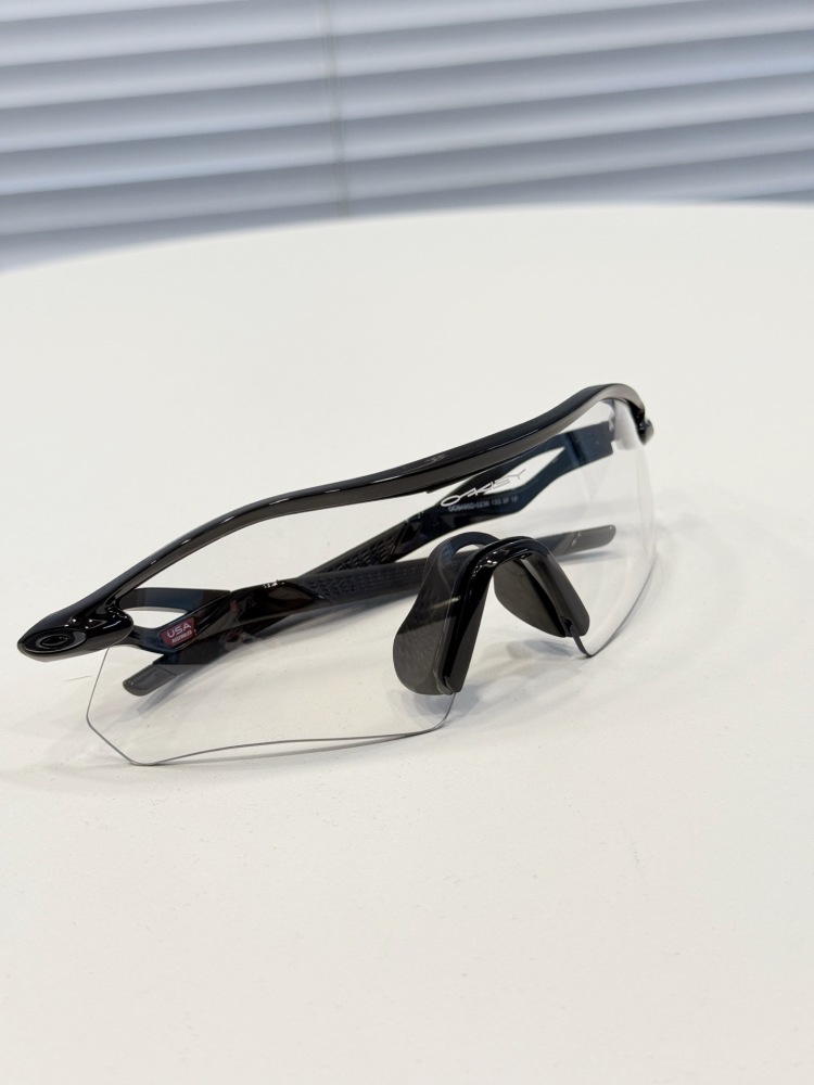 OAKLEY SPORTS GLASSES