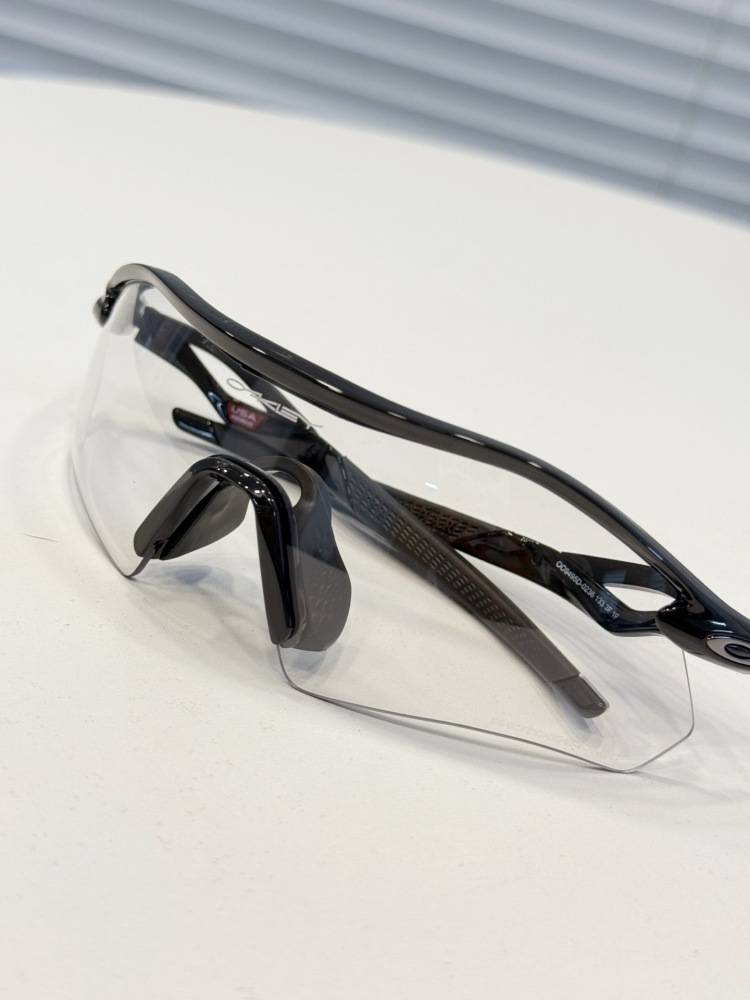 OAKLEY SPORTS GLASSES