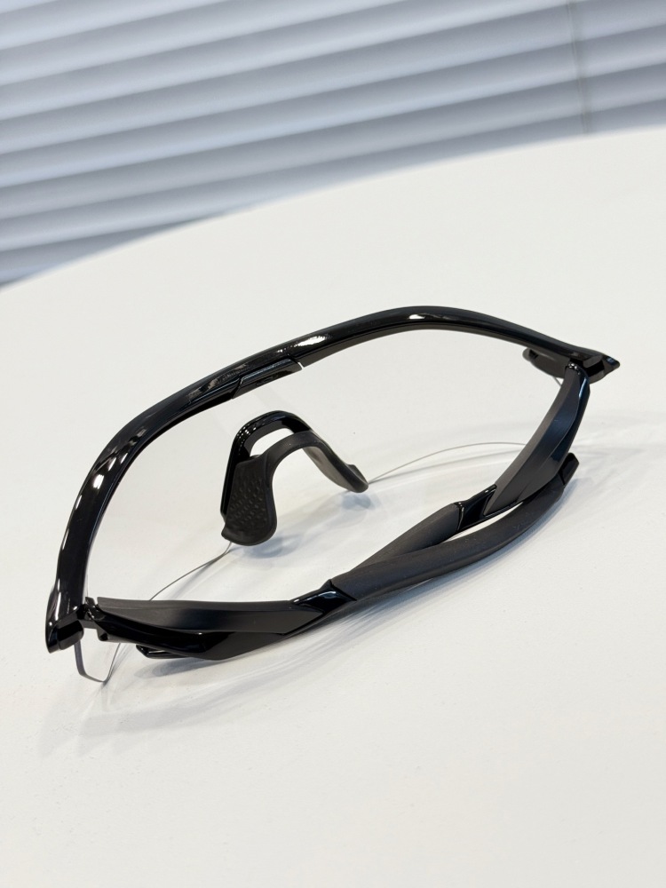 OAKLEY SPORTS GLASSES