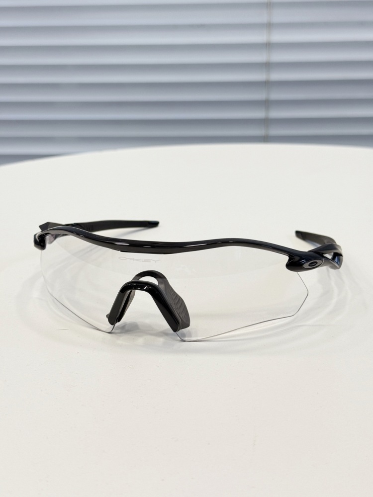 OAKLEY SPORTS GLASSES