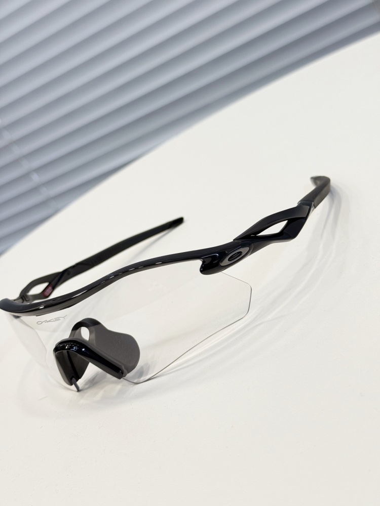 OAKLEY SPORTS GLASSES