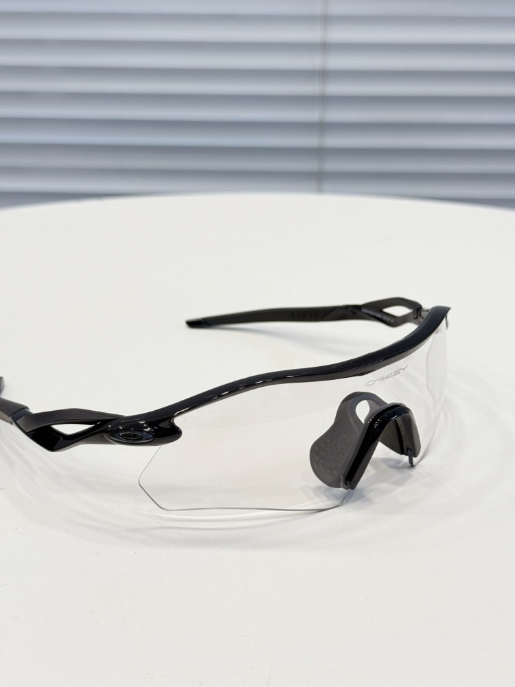 OAKLEY SPORTS GLASSES