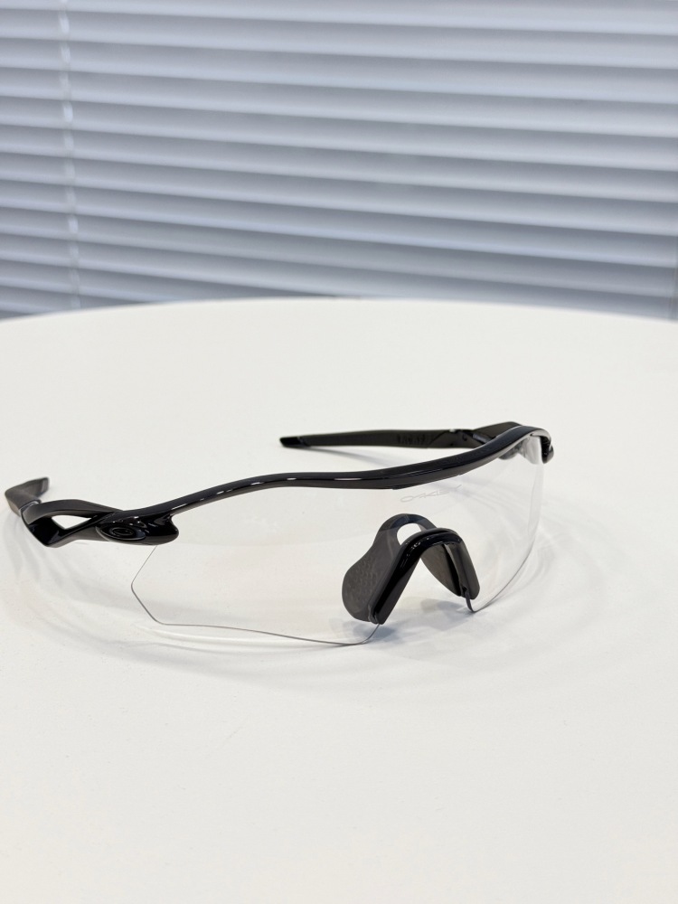 OAKLEY SPORTS GLASSES