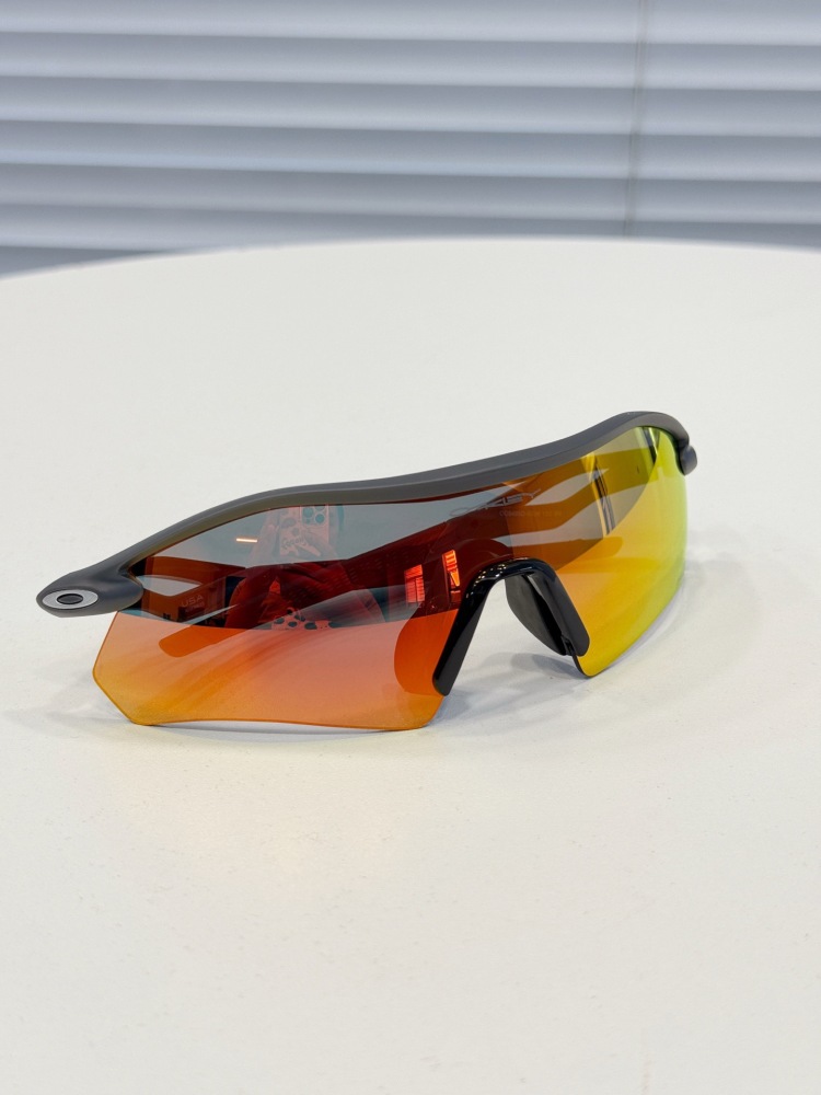 OAKLEY SPORTS GLASSES