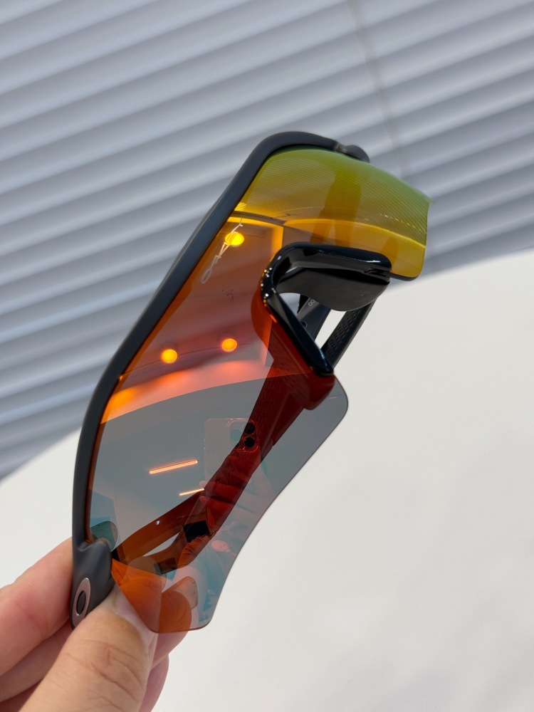 OAKLEY SPORTS GLASSES