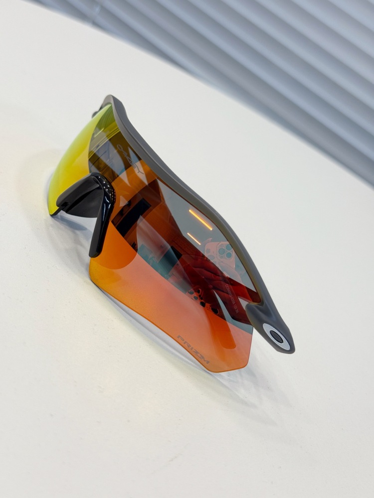 OAKLEY SPORTS GLASSES