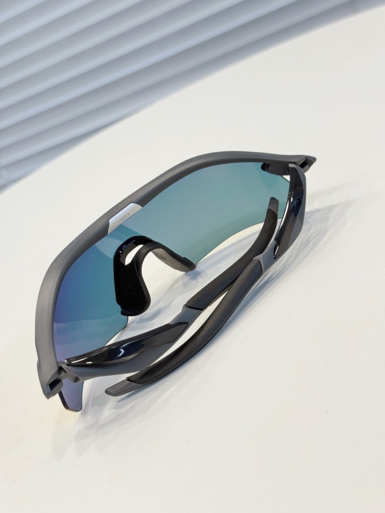 OAKLEY SPORTS GLASSES