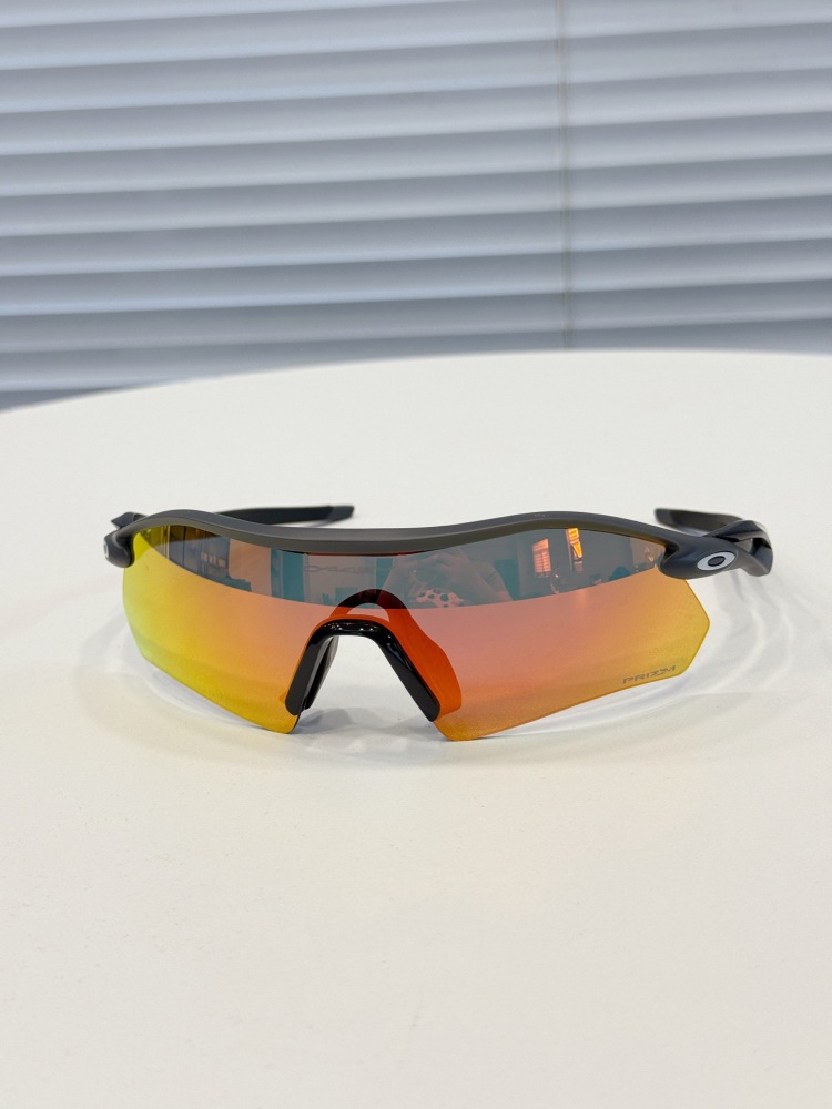 OAKLEY SPORTS GLASSES