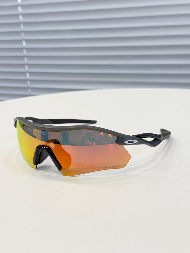 OAKLEY SPORTS GLASSES