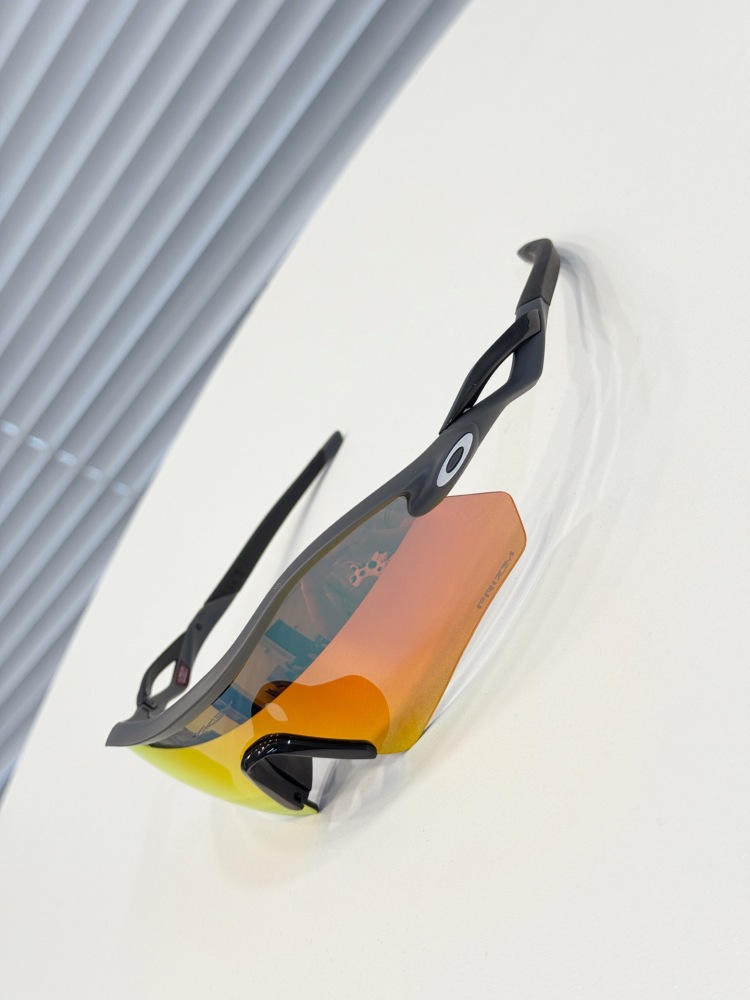OAKLEY SPORTS GLASSES