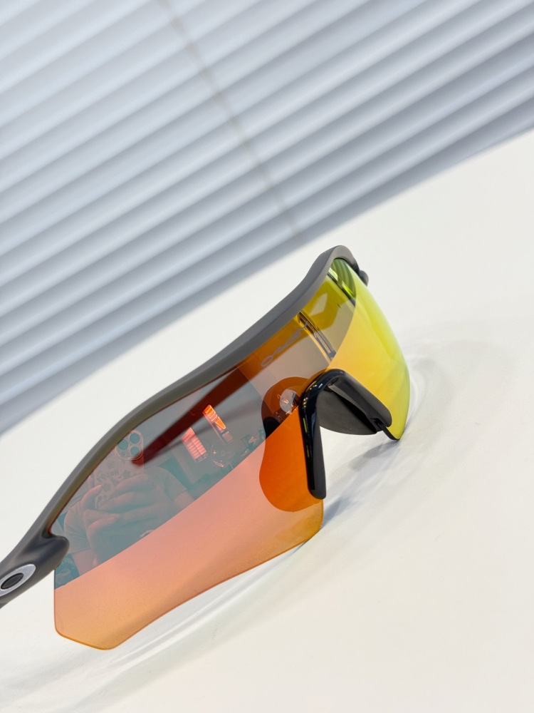 OAKLEY SPORTS GLASSES