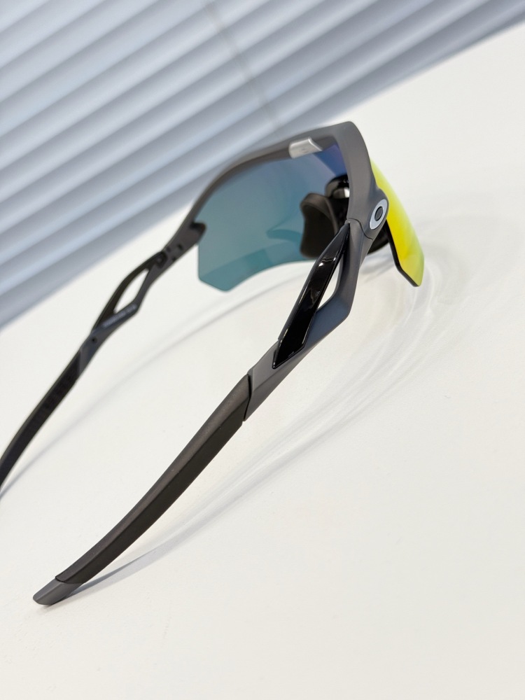 OAKLEY SPORTS GLASSES